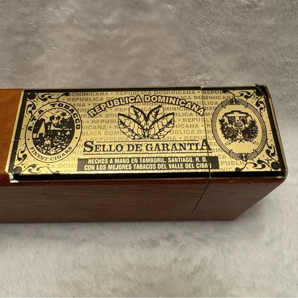 Olor Cigar Box Wood 7.5” Tall, Removable Lid Great Condition Label Intact - Picture 5 of 8